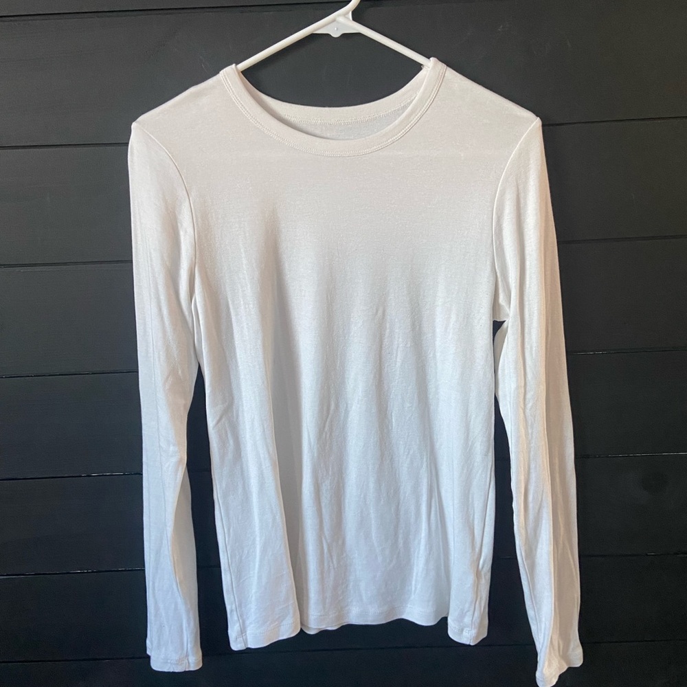 Women’s white long sleeve tee